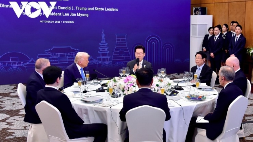 President Luong Cuong attends APEC leaders’ welcome dinner
